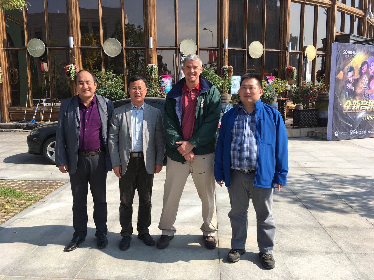 美国客户来我厂考察装备！